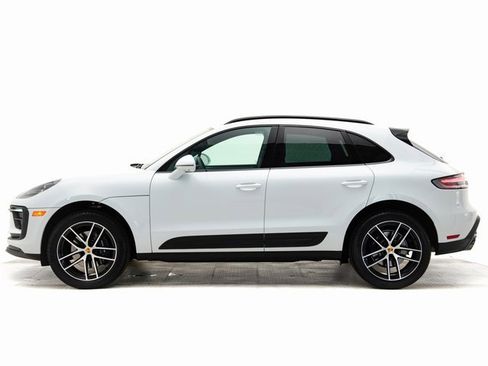 Used 2025 Porsche Macan image 2