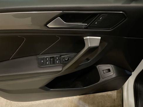 Used 2024 Volkswagen Tiguan SE image 13