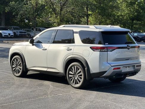 Used 2025 Nissan Pathfinder SL w/ SL Premium Package FWD image 3