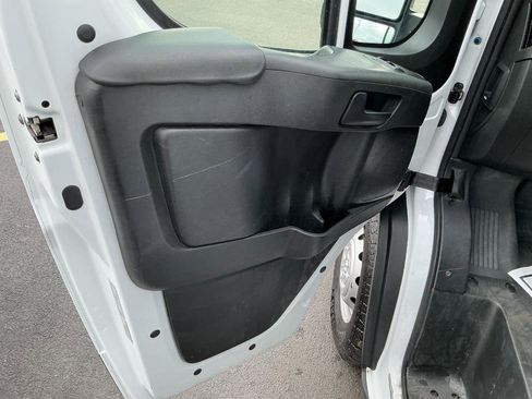 Used 2023 RAM ProMaster 2500 w/ Convenience Group FWD image 7