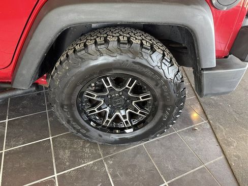 Used 2010 Jeep Wrangler Unlimited Sport image 27