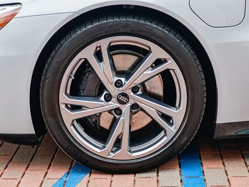 Used 2024 Audi e-tron GT Premium Plus image 9