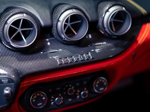 Used 2015 Ferrari F12 Berlinetta RWD image 18