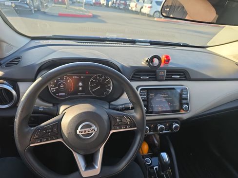 Used 2020 Nissan Versa SV image 5
