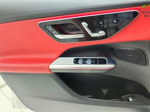 Used 2025 Mercedes-Benz GLC 300 4MATIC image 34