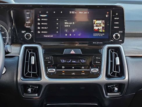 Certified 2023 Kia Sorento EX w/ Panoramic Sunroof Package image 29