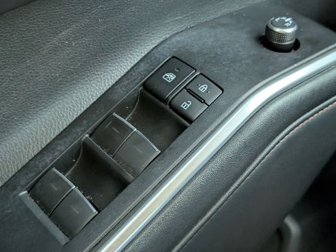 Used 2022 Toyota Highlander Bronze Edition image 22