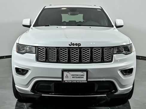Used 2018 Jeep Grand Cherokee Altitude AWD/4WD image 4