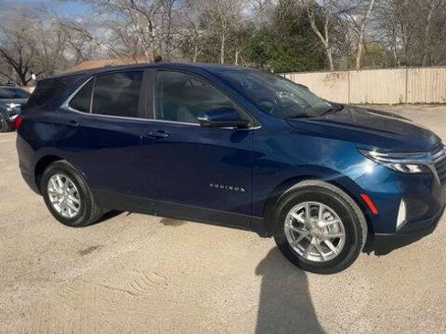 Used 2022 Chevrolet Equinox LT image 2