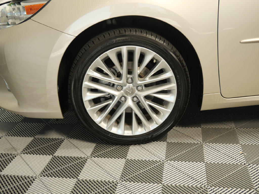 Used 2015 Lexus ES 350 w/ Ultra Luxury Package FWD image 10