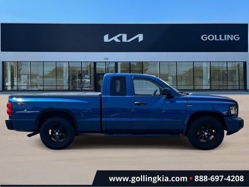 Used 2011 Dodge Dakota Big Horn w/ Premium Sound Group AWD/4WD image 2