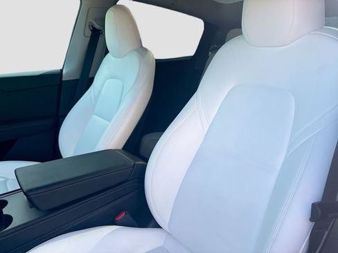 Used 2024 Tesla Model Y Performance image 20
