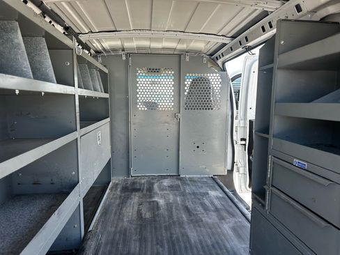 Used 2001 Chevrolet Express 1500 image 32