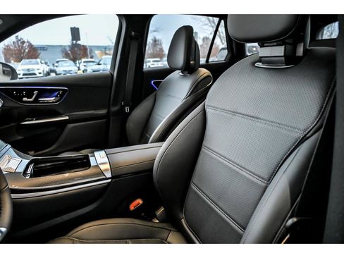 New 2026 Mercedes-Benz GLC 300 4MATIC image 9