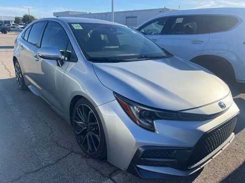 Used 2020 Toyota Corolla SE image 2