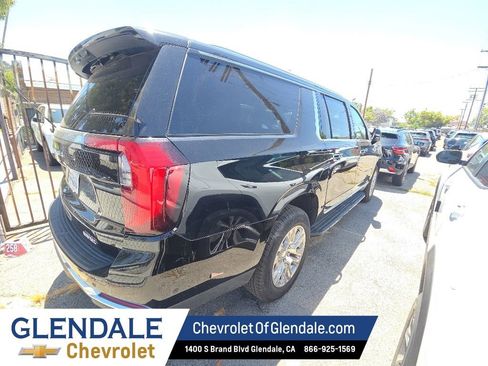 Used 2025 GMC Yukon XL Denali AWD/4WD image 5