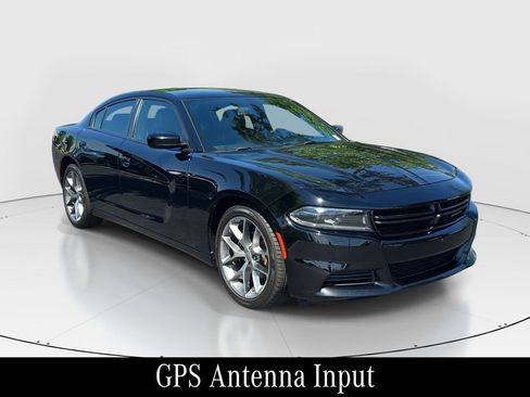 Used 2022 Dodge Charger SXT w/ Plus Group RWD image 3