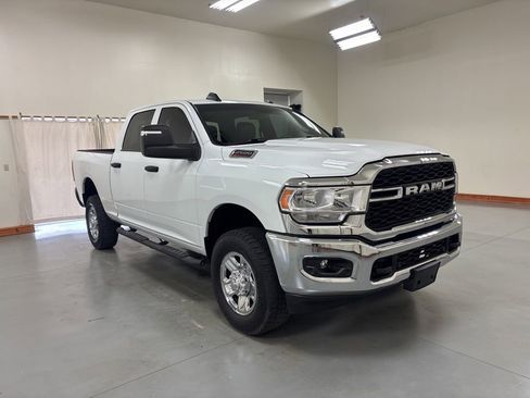 Used 2024 RAM 2500 Tradesman w/ Chrome Appearance Group AWD/4WD image 2