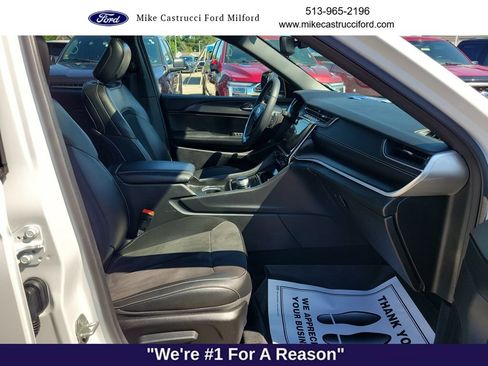 Used 2024 Jeep Grand Cherokee Altitude AWD/4WD image 24
