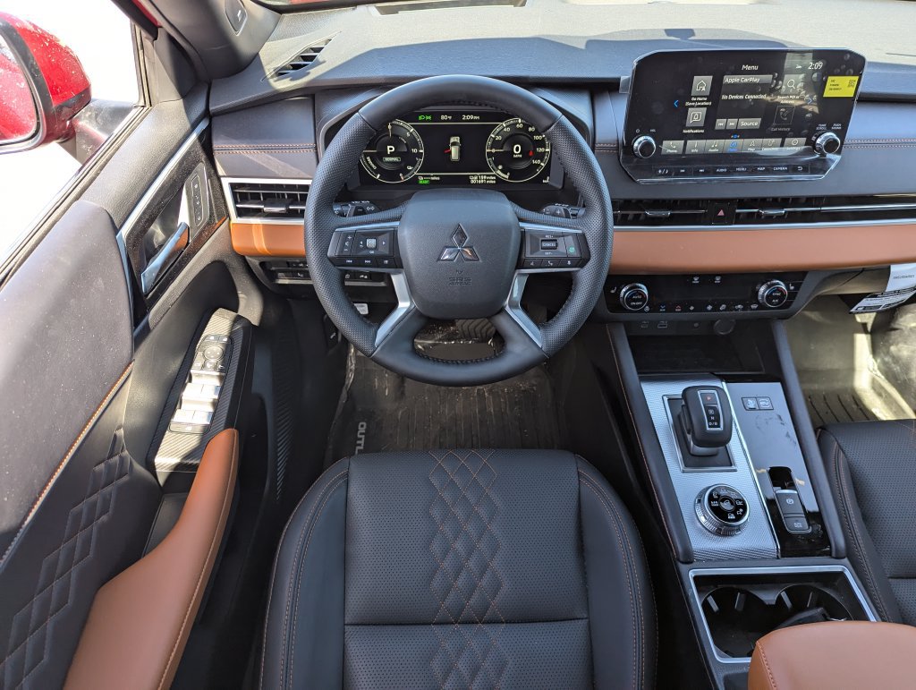 Used 2025 Mitsubishi Outlander 4WD Plug-In Hybrid image 33