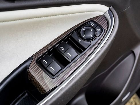 Used 2024 Chevrolet Malibu LT image 11