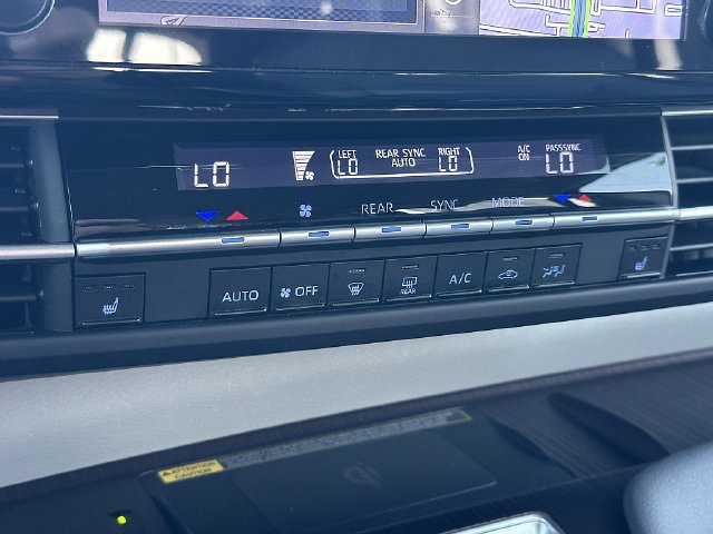 Used 2022 Toyota Sienna XLE FWD image 30