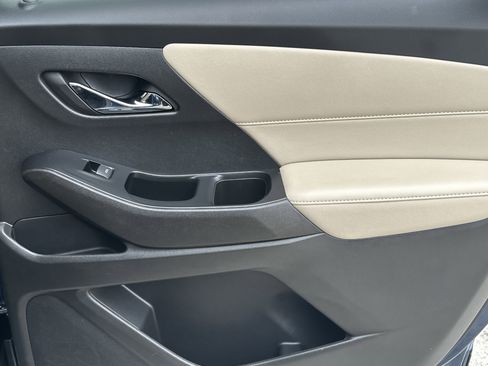 Used 2023 Chevrolet Traverse LT image 16