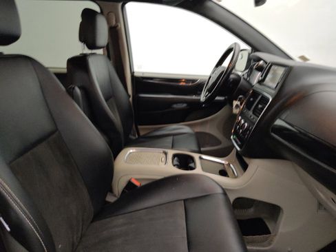 Used 2019 Dodge Grand Caravan SXT FWD image 21