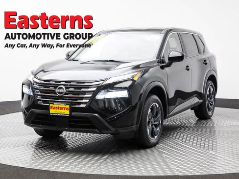 Used 2024 Nissan Rogue SV image 1