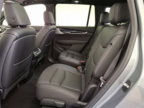 Used 2023 Cadillac XT6 Premium Luxury image 12