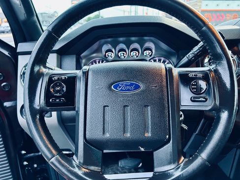 Used 2014 Ford F250 Lariat w/ Chrome Package image 19