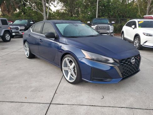 Used 2023 Nissan Altima 2.5 SR image 4