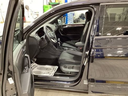 Certified 2023 Volkswagen Tiguan SE R-Line image 10
