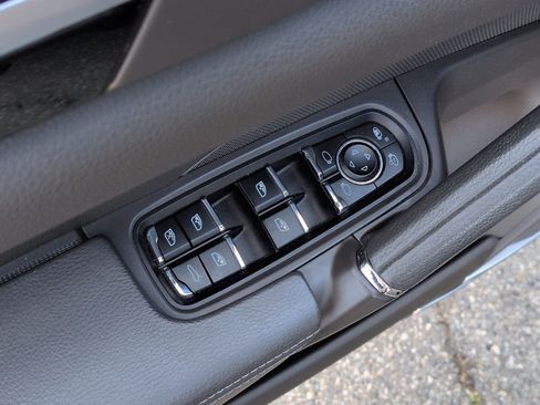 Used 2017 Porsche Cayenne Platinum Edition image 15