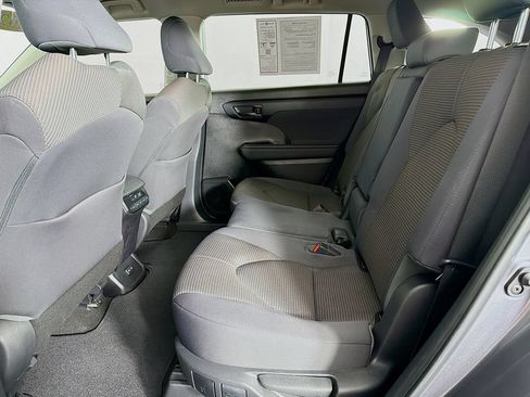 Used 2023 Toyota Highlander LE FWD image 38