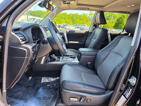Used 2022 Toyota 4Runner SR5 Premium w/ Moonroof Package AWD/4WD image 21
