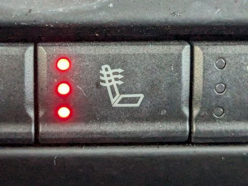 Used 2022 GMC Yukon SLT w/ SLT Luxury Package image 29