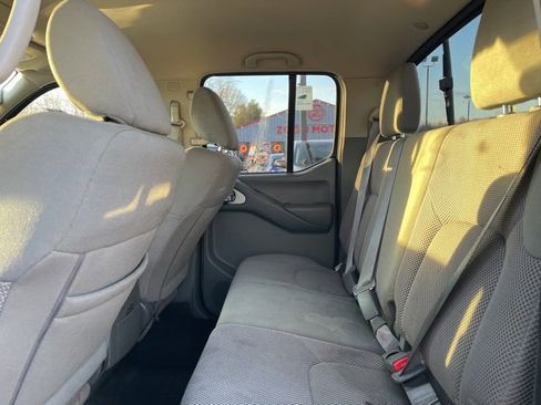 Used 2020 Nissan Frontier SV image 10