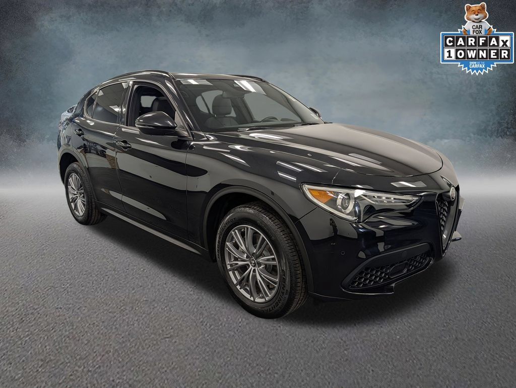 Used 2023 Alfa Romeo Stelvio Sprint AWD/4WD image 3