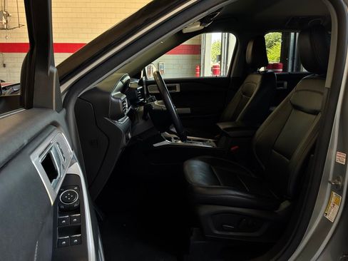 Used 2023 Ford Explorer Limited RWD image 11