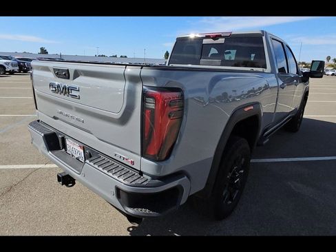 Used 2025 GMC Sierra 2500 AT4 w/ AT4 Premium Plus Package image 5