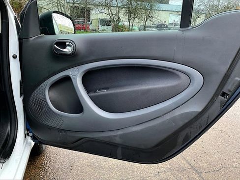 Used 2016 smart fortwo Prime image 19