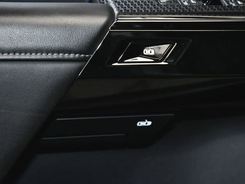 Used 2025 BMW 740i RWD image 13