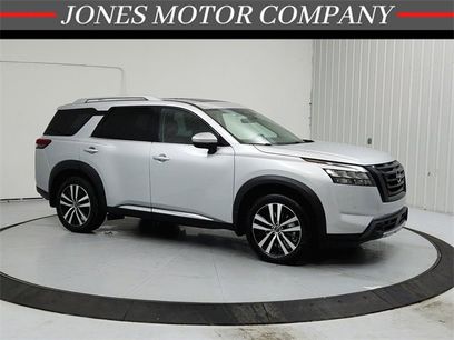 Used 2025 Nissan Pathfinder Platinum w/ Black Appearance Package