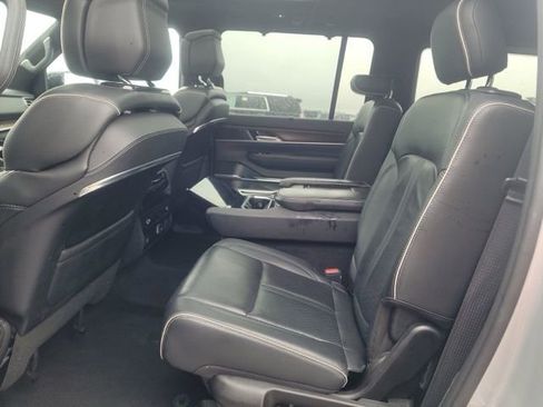 Used 2023 Jeep Grand Wagoneer Series II image 11