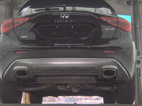 Used 2018 INFINITI QX30 Premium w/ Navigation Package AWD/4WD image 19