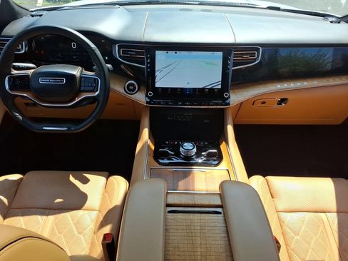 Used 2022 Jeep Grand Wagoneer Series III AWD/4WD image 15