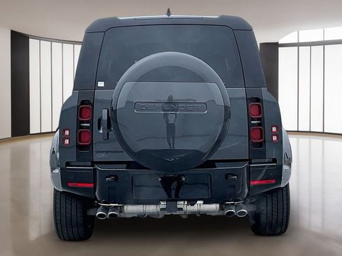 Used 2025 Land Rover Defender 110 X-Dynamic SE image 5
