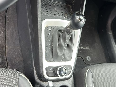 Used 2023 Hyundai Venue Limited w/ Cargo Package image 20