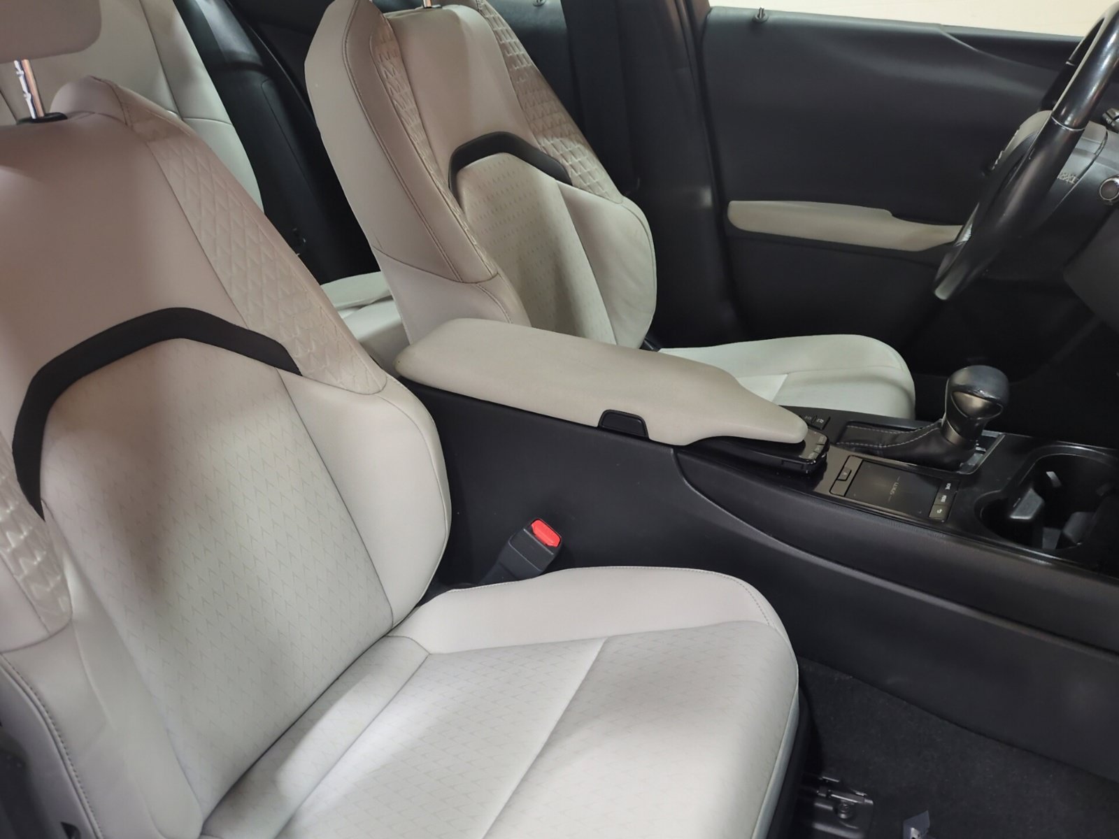 Used 2019 Lexus UX 250h w/ Accessory Package 2 AWD/4WD image 10